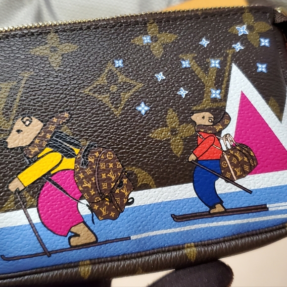 🎁SOLD🎁 Mini Pochette bear skis - Picture 9 of 11